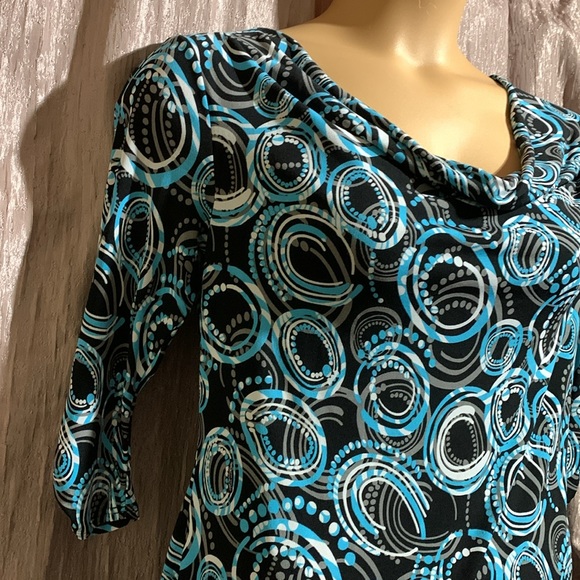Maurices Top Blouse M Stretchy Black Blue Circles Polka Dots 3/4 Sleeve Pullover - Picture 5 of 16